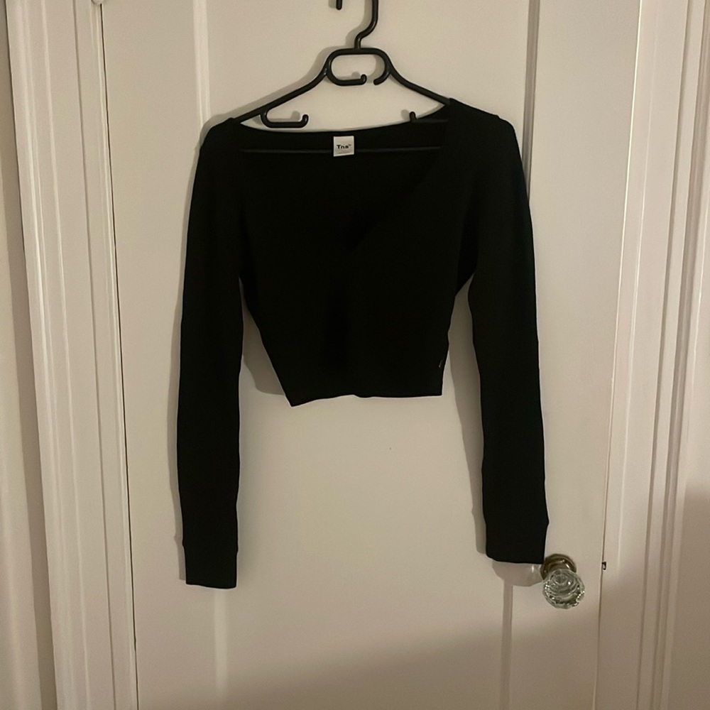 Cropped long sleeve.